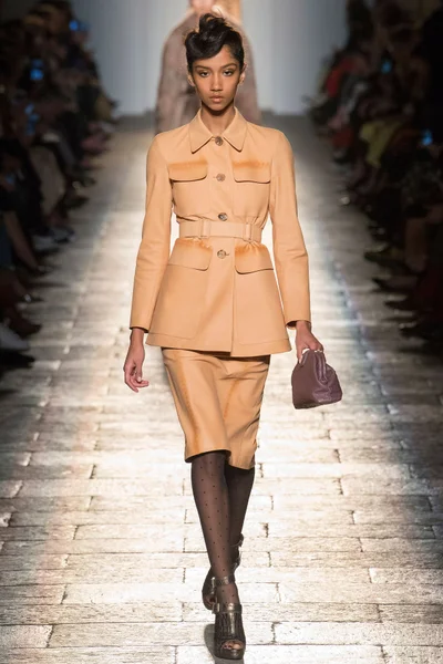Look 40